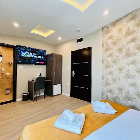 Side One Design Garni