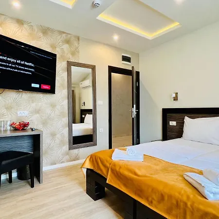 Side One Design Garni Hotel 3*