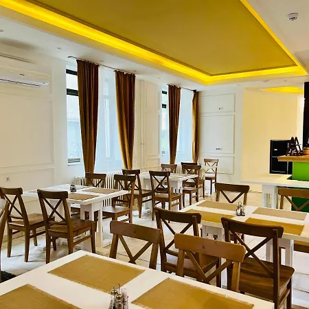 Side One Design Garni