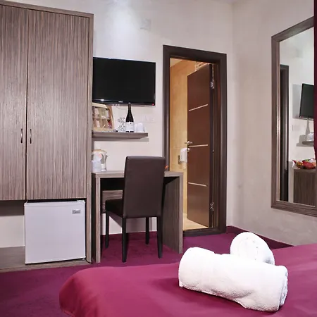 Side One Design Garni Hotel 3*