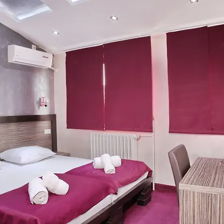 Side One Design Garni