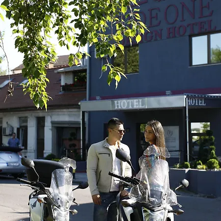 Hotel Side One Design Garni 3*