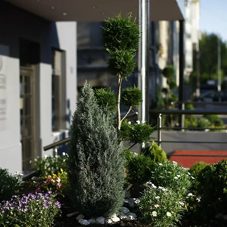 Side One Design Garni Hotel