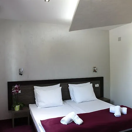 Side One Design Garni Hotel 3*