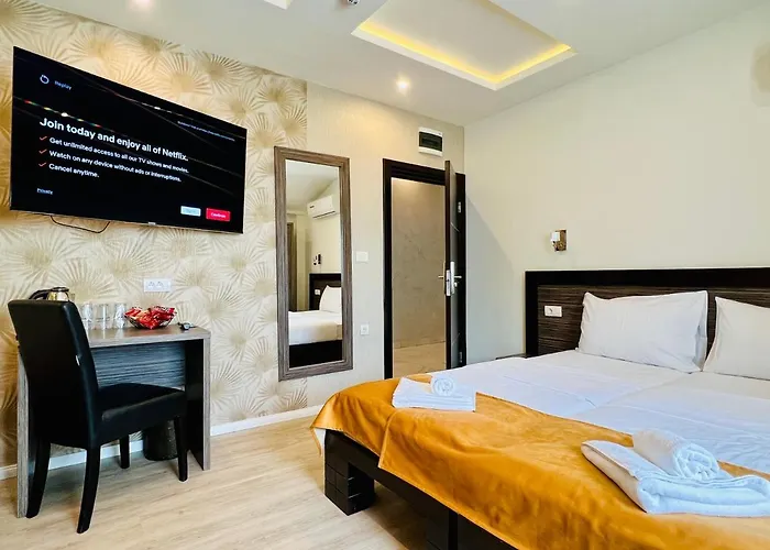 Side One Design Garni Hotel 3*