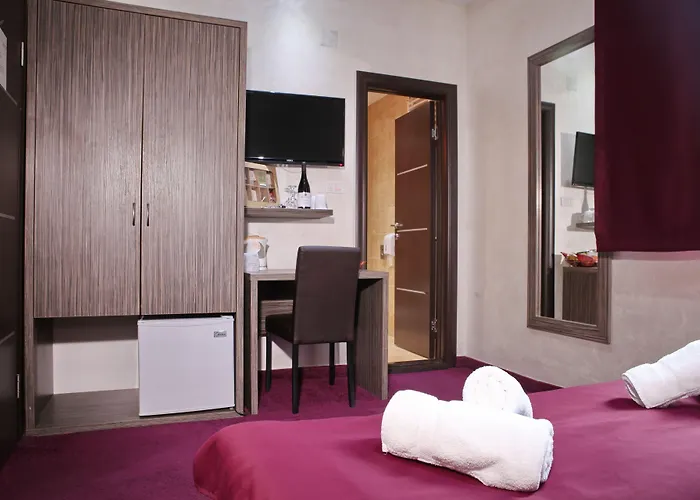 Side One Design Garni Hotel 3*